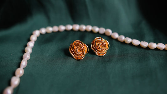 Gold earrings with a rose motif in vintage style 