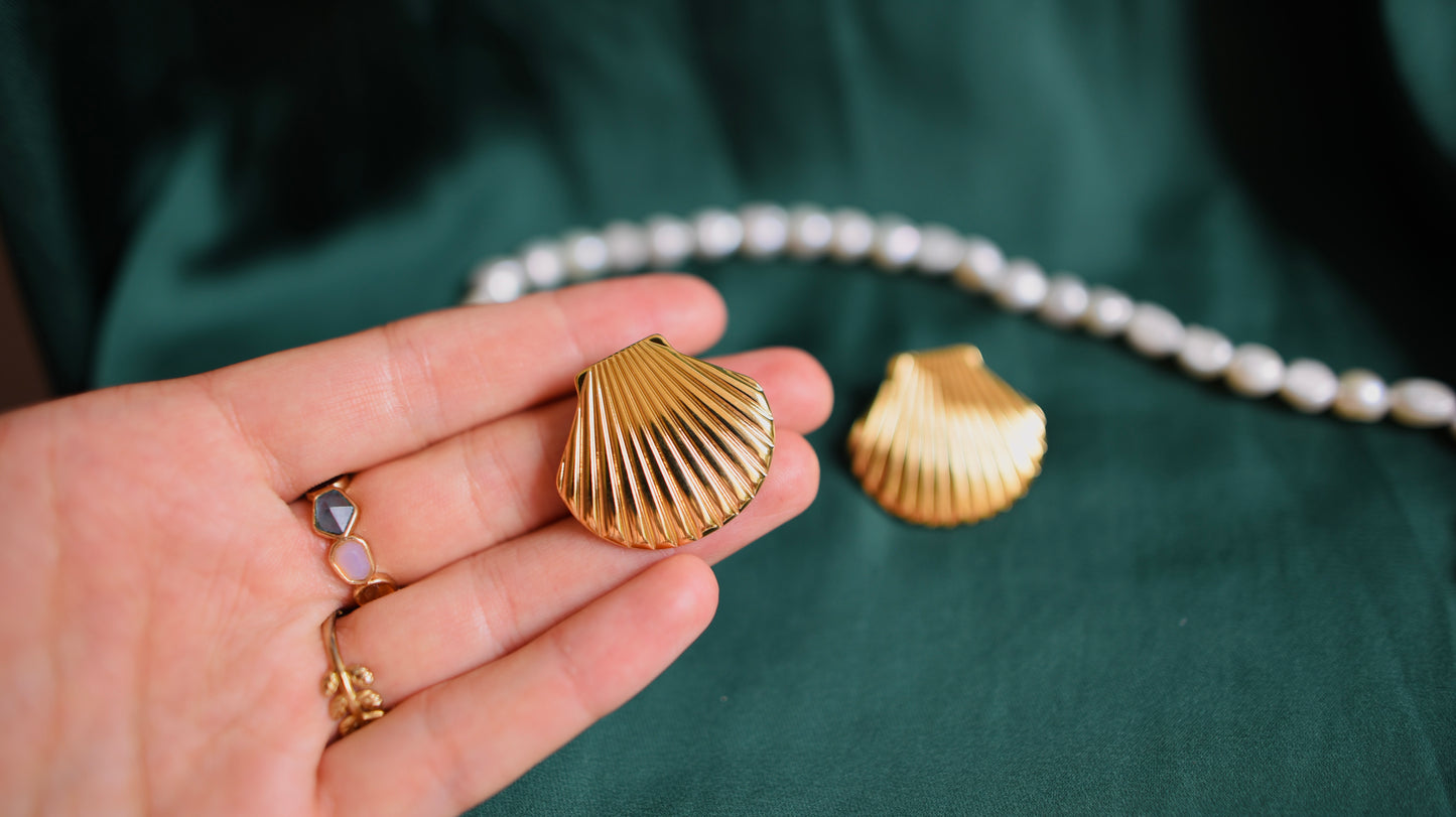 Golden shell-shaped earrings